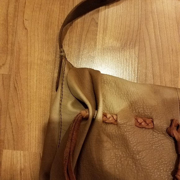 LUCKY BRAND VINTAGE SADDLE HOBO BAG LACE STITCH DETAIL 100% LEATHER - Picture 7 of 9